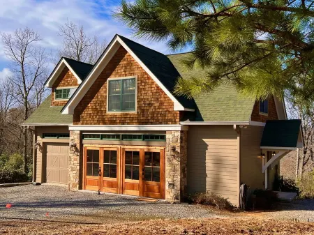 Private Luxury Mountaintop Retreat on 10 acres. Black Mountain/Asheville