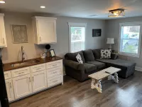 Karine's Cottage Beautiful Cottage w/ Boat Parking Hotels in Iuka