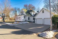 Historic Beauty w Modern Updates Near Taylor's Falls