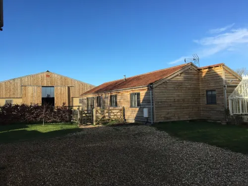 Superb converted Old Dairy, spacious, well equipped in quiet rural location