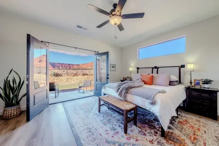 Kanab Getaway Red Mesa Ranch, Near Zion, Stunning Red Rock & Starry Night Views!