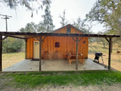 Newly remodeled ranch bunkhouse, just 35 min from Kings Canyon