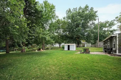 ★★2 Story Near Plaza/Westport/KU Med, King Bed, Garage Parking★★ Hotels near Fine Stitch LLC