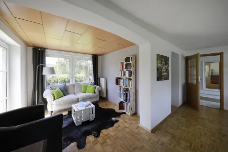 Falkenweg vacation home: Idyllic cottage with large garden