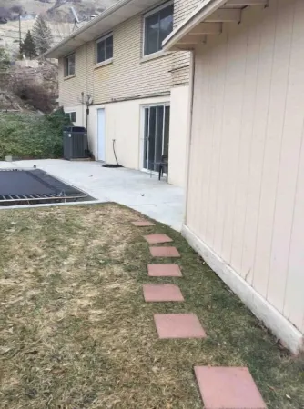 Sunny lower level house with epic MTN views