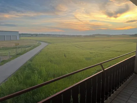 Cozy semi-detached house in the countryside with terrace Отели рядом с достопримечательностью «Naturfreibad Zellersee»