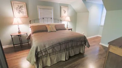 Private Carriage House  5 miles to Ameris Amphitheater Walkable  to Canton st Hotels near Stonebridge Square
