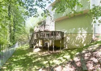 NEW! King Bed - Near ATL - Huge Backyard W/Deck - PETS15% off between 1/1-1/31 카터 오크 크로싱 주변 호텔