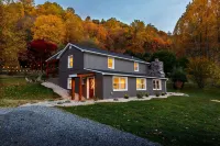 NEW Tranquil Retreat on 42 Acres with Hot Tub, Bordering National Park, WI-FI!