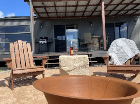 Cozy cottage at Frog Rock, uninterrupted mountain views.
