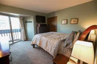Mountain Condo on Bus Line, Walkable to Downtown.