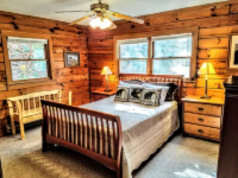 STUNNING VIEWS YEAR ROUND! Log Cabin, Hot Tub, Fireplace, Fire Pit, Private