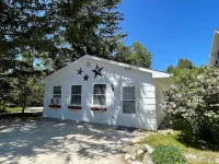 Cute Cottage - Center of the Door Peninsula - Pet Friendly!