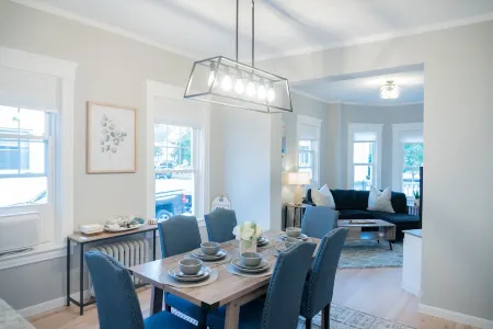 Modern & Spacious 4 Bedroom Single Family Home