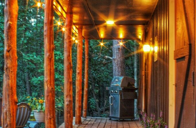 3Br Cabin, Hot Tub, Mountain View, Firepit, Playset, Pets OK, Sleeps 8