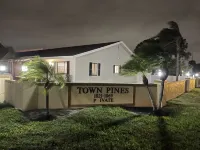 Newly renovated Lantana FL condo, All new luxury furnishings, 2 miles from Ocean Hotels in Lantana