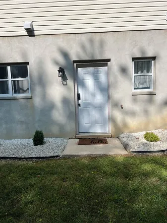 Charming 2-bedroom apartment in lovely Hendersonville with AC, WiFi