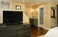 Amazing Apartment attached to historic home in Pasadena!