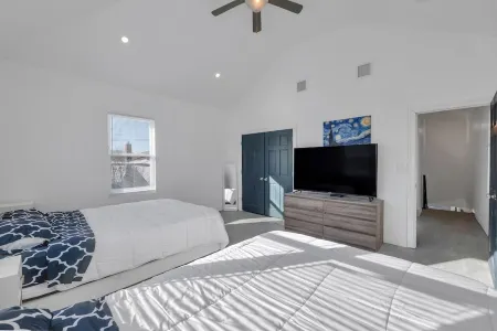 Ocean Seabreeze Отели в г. Лонг Бич