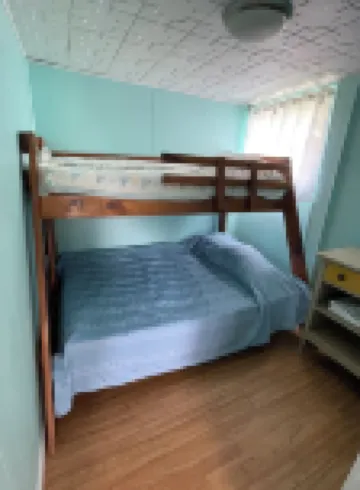Hummingbird Cottage: Cozy Rustic Lakefront Escape at the Pier, Perfect for 7!