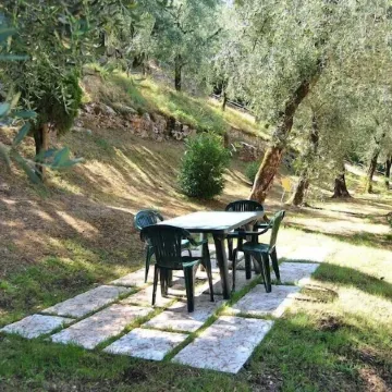 Large and bright apartment, parking and terrace overlooking the lake