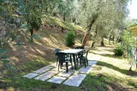 Large and bright apartment, parking and terrace overlooking the lake Hotels in Brenzone sul Garda