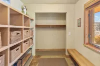 Exceptional Ski Resort Access and Views in Private 4 Bedroom Home