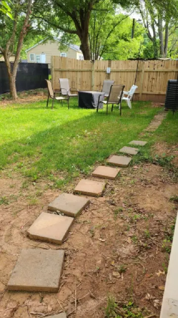 Private family, pet friendly with fenced yard near Limestone College and Outlets