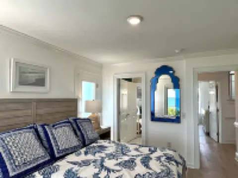Oceanfront 8 bedroom/sleeps 20 with large gathering and outdoor areas - Jacuzzi