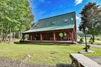 Awesome Views! 3 minute drive to the Sunday River liftsSleeps 8 Sunday River Covered Bridge 주변 호텔