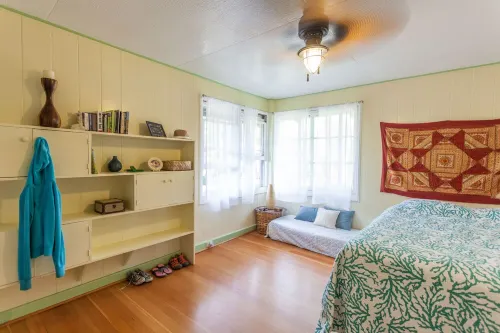 Traditional Hawai'i home near Hilo town - solar powered!