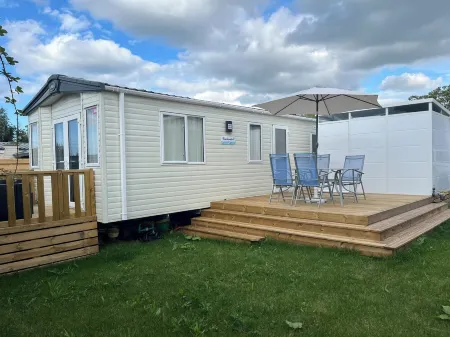 Recent top-of-the-range mobile home, very spacious Located 2km from the beach