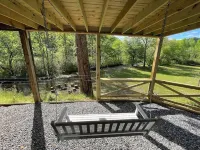 Spacious 4-bedroom river front cabin with WiFi, Game Room & Hot Tub for 15