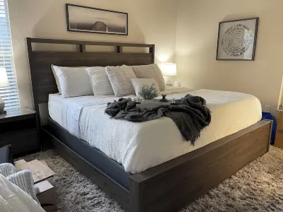 Beautiful 2 bedroom home just minutes away from Sarasota Bay. Hotels near The John and Mable Ringling Museum of Art