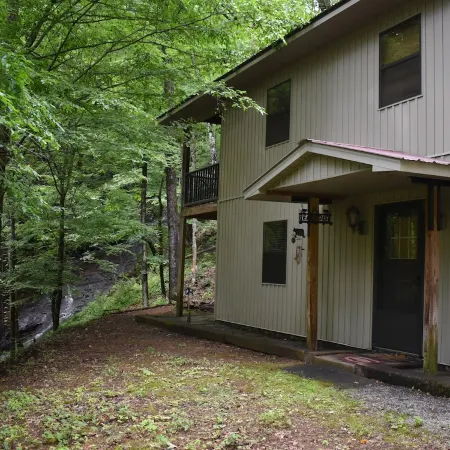 Beautiful River/Waterfall Cabin 13 miles to Helen  6 miles to Hiawassee