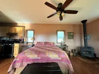 Delightful One Bedroom Cabin on Scenic Historic Farm