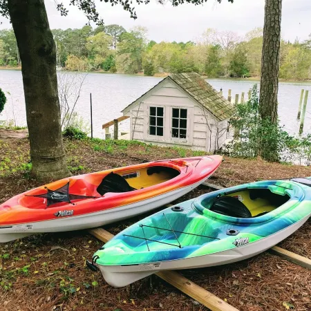 Inviting Waterfront Cottage on Cedar Creek