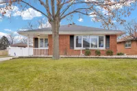 3 Bedroom, cozy house in Milwaukee near airport