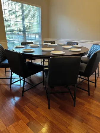 Across from UF on University Ave - 5 Br 3.5 Bath with Hot Tub.