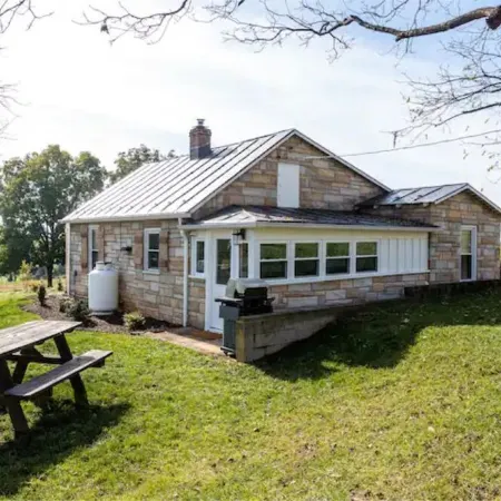 Luxury Farm Cottage, Hot Tub, Sauna,Massage,Shenandoah Views, Pet Friendly