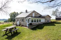 Farm Cottage Hot Tub, Sauna, Views & Vineyards Hotels near Ramseys Draft Wilderness