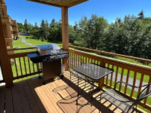 5 min walk to village and slopes! Peaceful 3 BR 2 Bath retreat エドレーのホテル