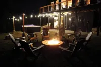 Brand New. Views! Hot Tub. Sleeps 14. Kid Friendly