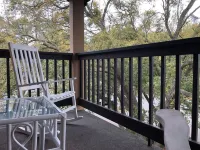 NEW 2 Bed/Bath Beachfront Property w/ 3 Restaurants