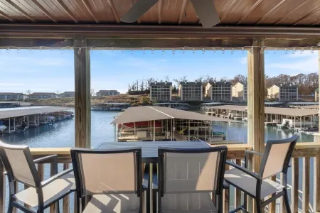 Stylish 1BR/1BA - Fireplace - Heated Patio - Hot Tub - King Bed