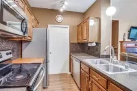 Spacious Condo located in Tanglewood Resort area at Lake Texoma Top Fishing