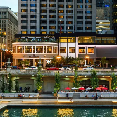 Renaissance Chicago Downtown Hotel Отели рядом с достопримечательностью «Вокзал Дирборн»