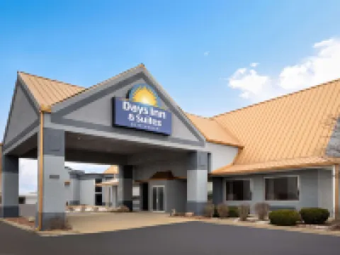 Days Inn & Suites by Wyndham Kokomo Hotels in Kokomo