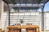 Crisp Stylish Family Villa, near Beach Pets also welcome! Free Wifi+Netflix