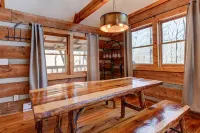 Almost Heaven Mountain Top Cabin - 샬레 호텔